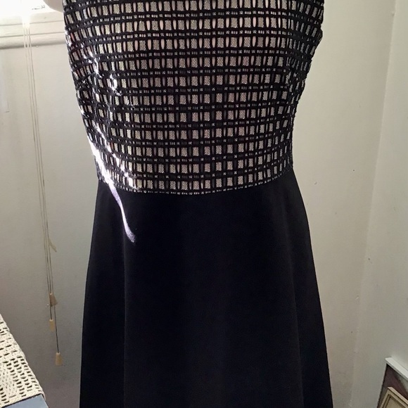 Belle, Badgley Mischka black and cream, size 12 lined sleeveless cocktail dress - Picture 9 of 9